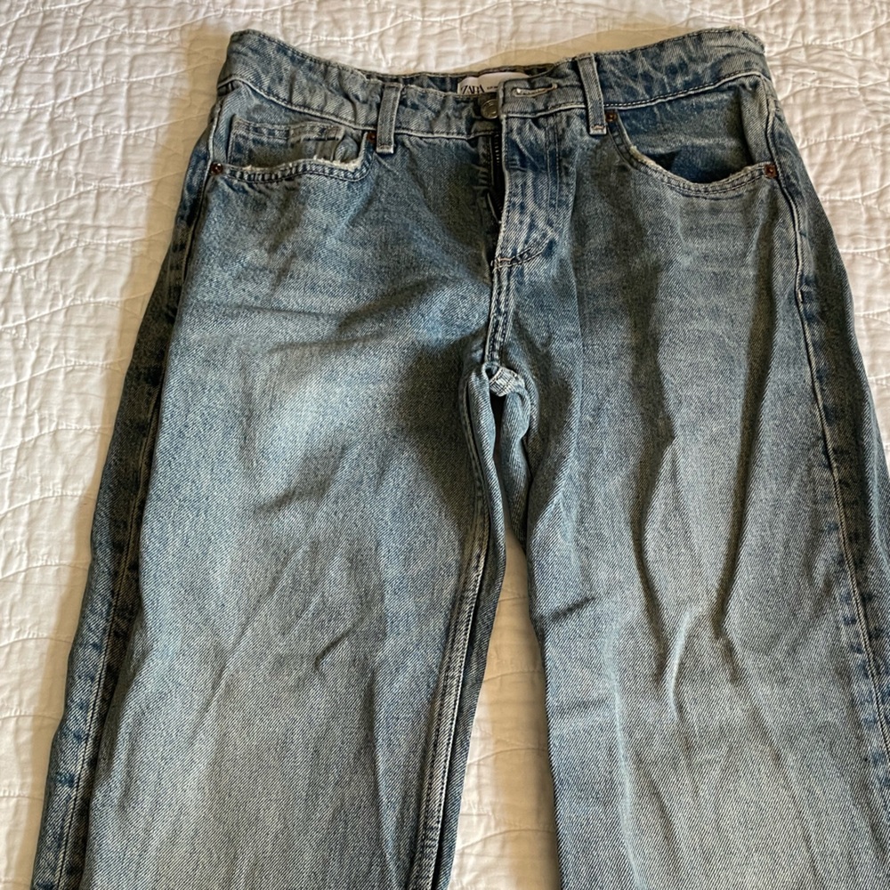 ZARA Wide Leg High Rise Raw Hem Small Wash Jeans Women’s Women's size 4
